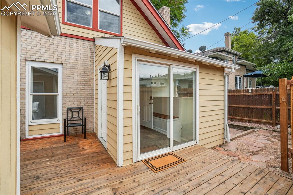 Image 43 of 50: Deck