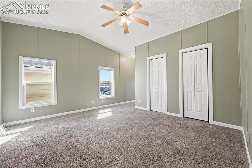 Image 18 of 40: Bedroom