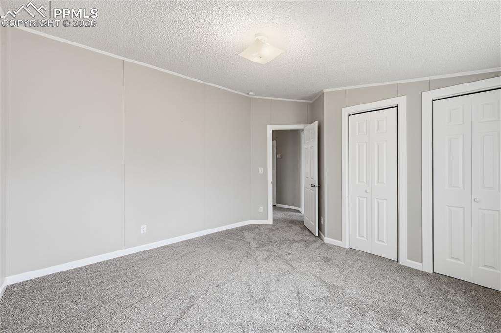 Image 25 of 40: Bedroom