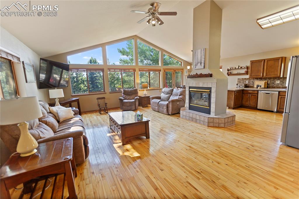 Image 3 of 30: Main level living