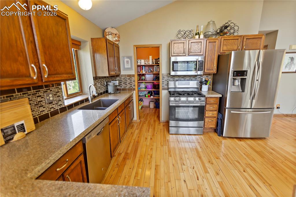 Image 6 of 30: Kitchen