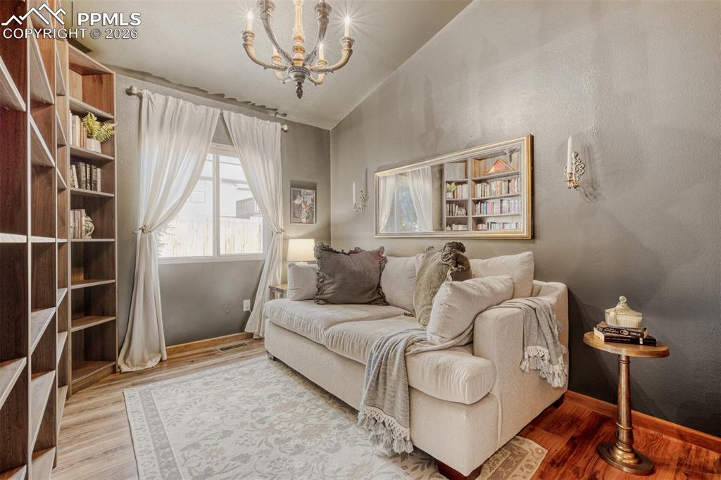 Image 15 of 27: 2nd Bedroom