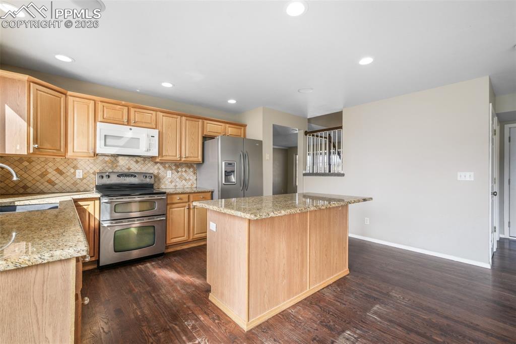 Image 11 of 50: Kitchen