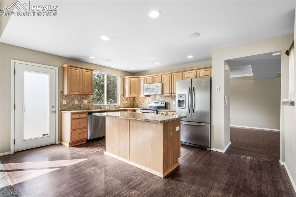 Image 12 of 50: Kitchen