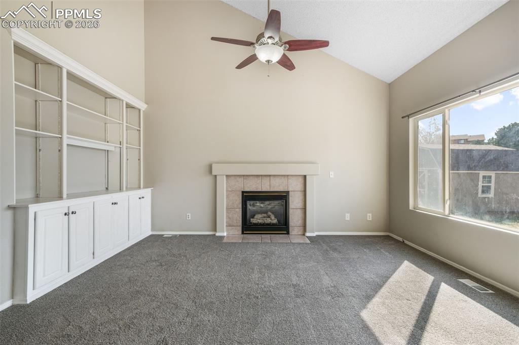 Image 15 of 50: Kitchen