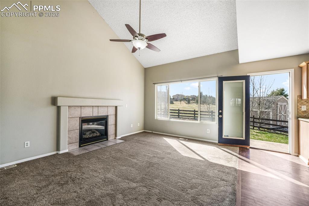 Image 16 of 50: Kitchen