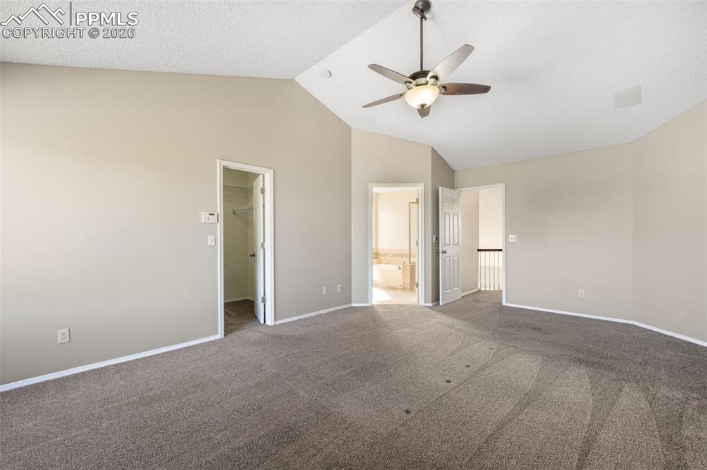 Image 22 of 50: Laundry