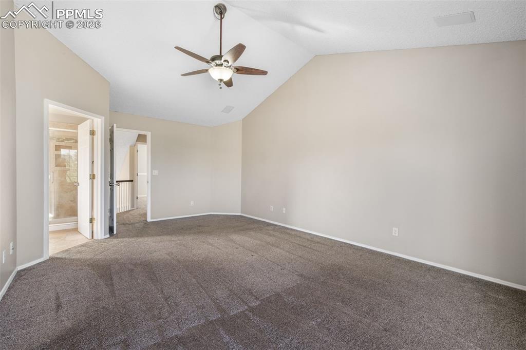 Image 23 of 50: Bathroom