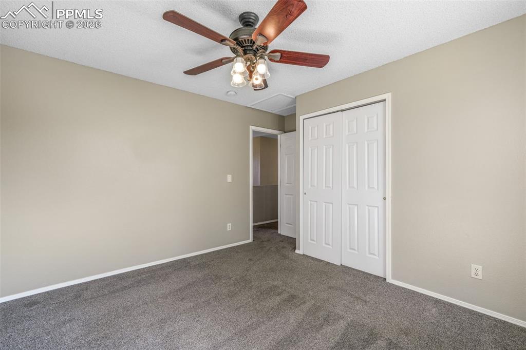 Image 31 of 50: Bedroom