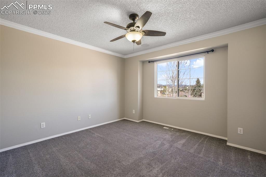 Image 34 of 50: Bedroom