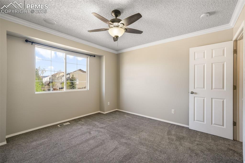 Image 35 of 50: Bedroom