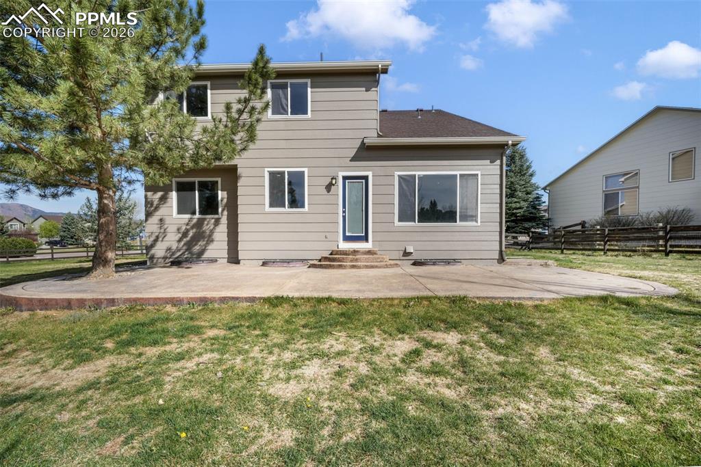 Image 43 of 50: Family Room