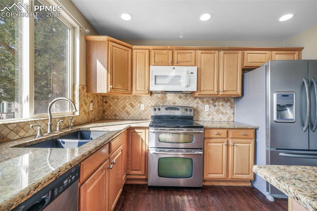 Image 9 of 50: Dining Room