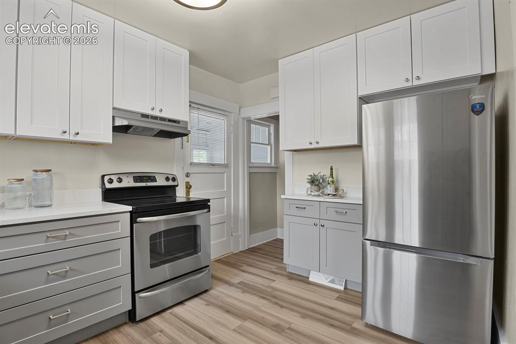 Image 12 of 34: Kitchen