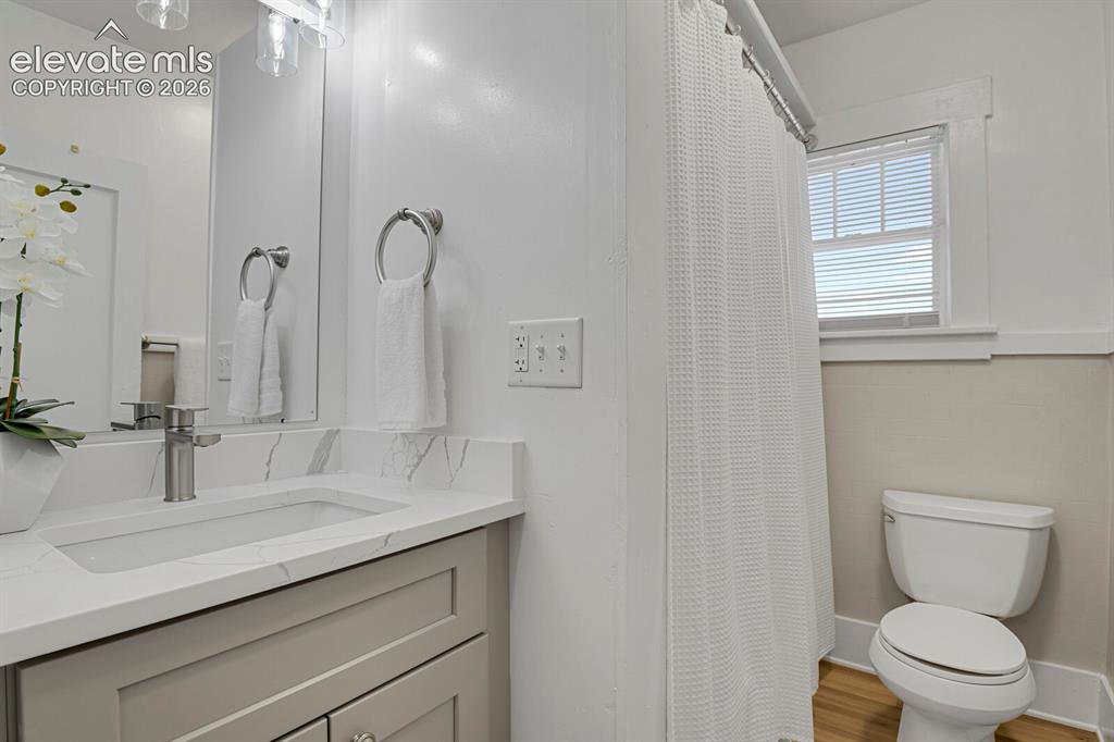 Image 16 of 34: Bathroom