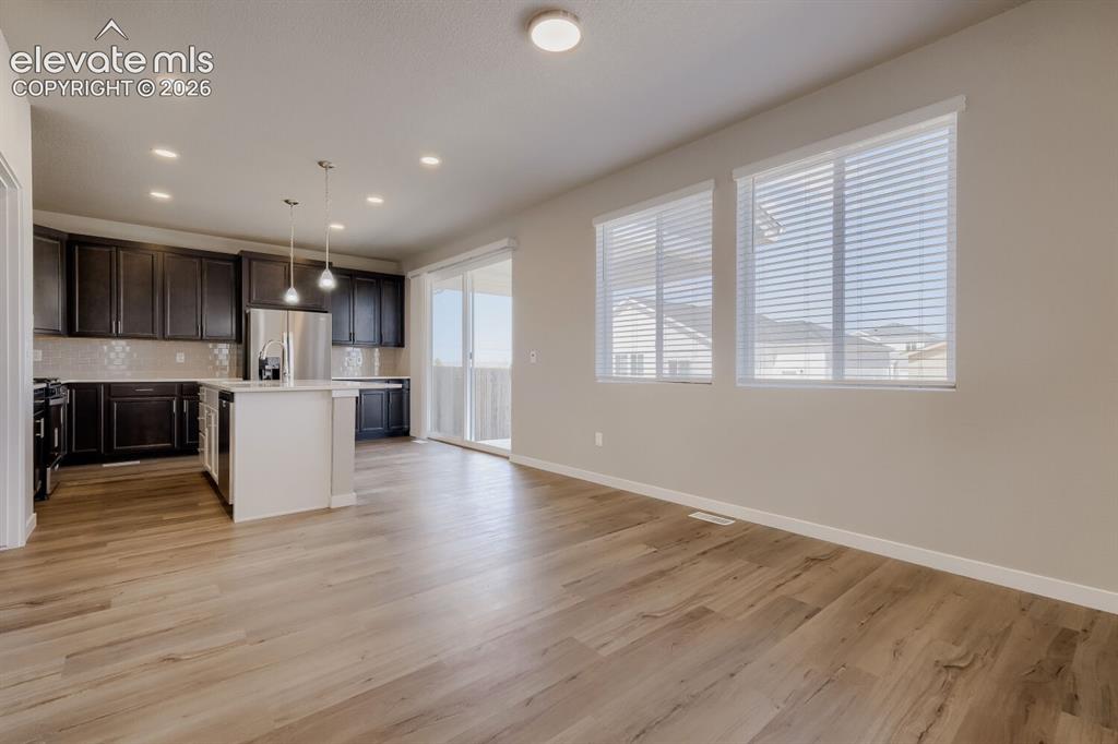Image 11 of 31: Dining Area