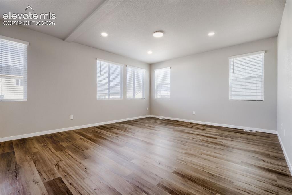 Image 5 of 31: Living Room