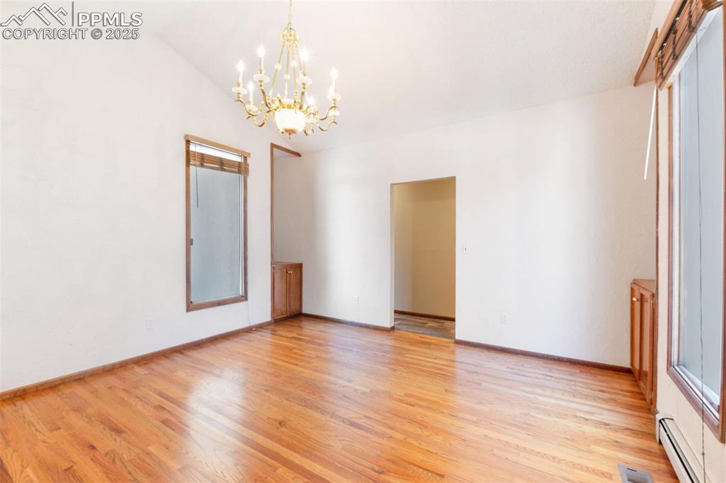 Image 17 of 50: Formal Dining