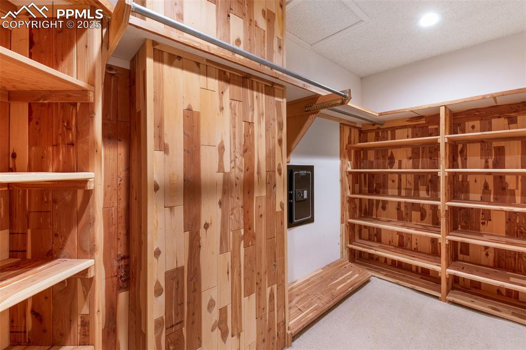 Image 23 of 50: Primary Bedrooms Cedar Closet