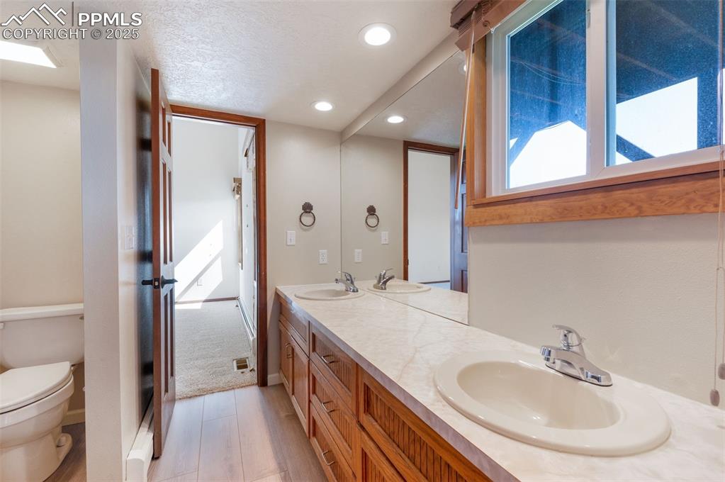 Image 25 of 50: Adjoining Bathroom