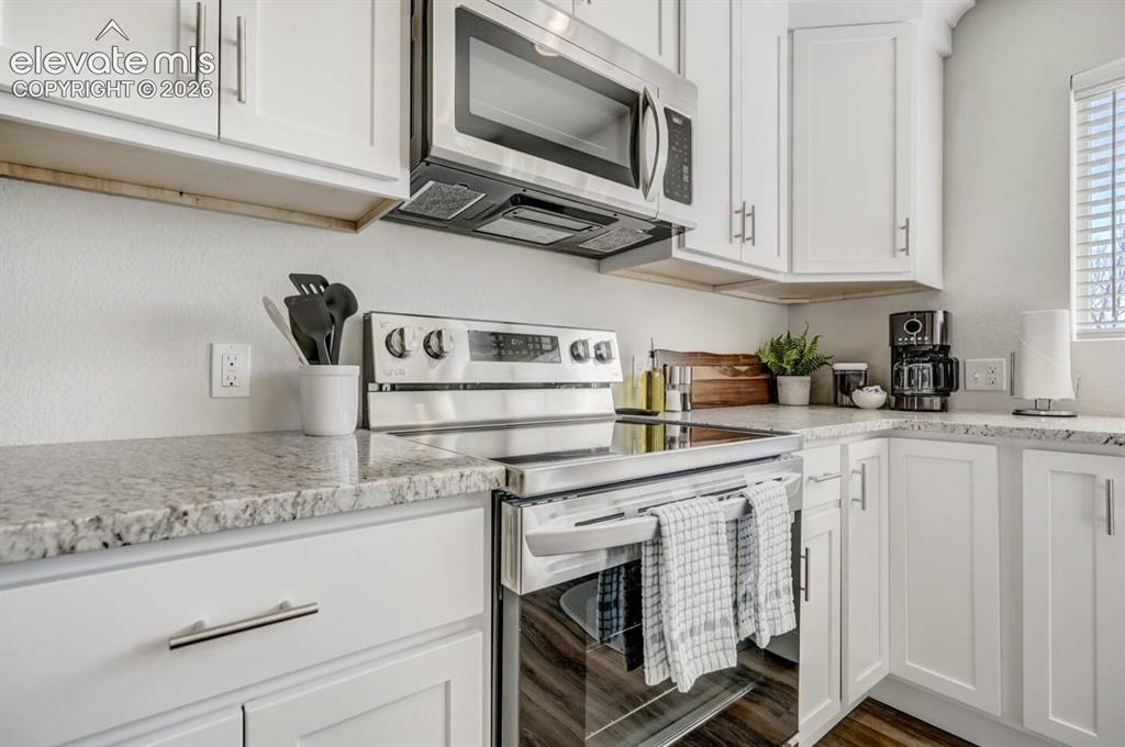 Image 7 of 47: Kitchen