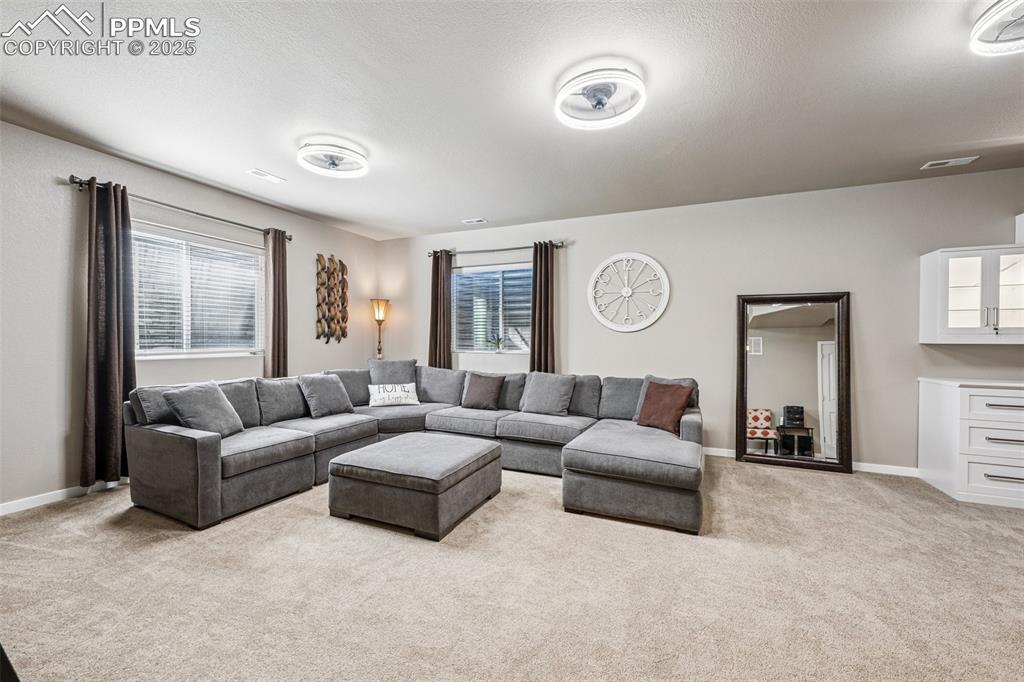 Image 16 of 31: Family Room