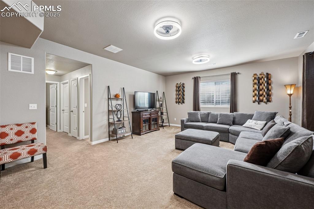 Image 17 of 31: Family Room