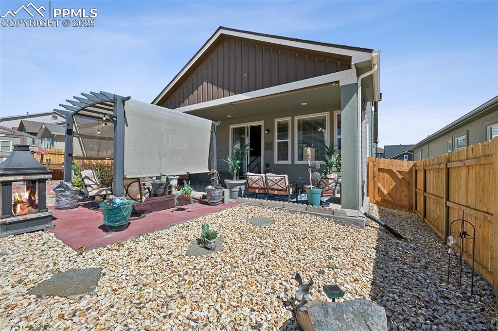 Image 29 of 31: Back of Structure