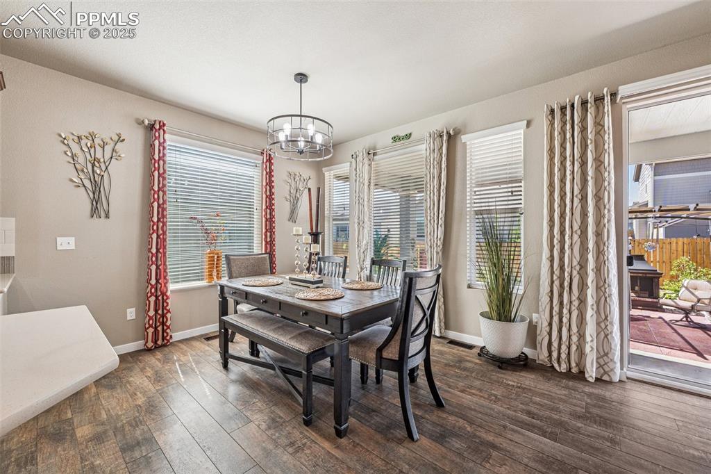 Image 4 of 31: Dining Area