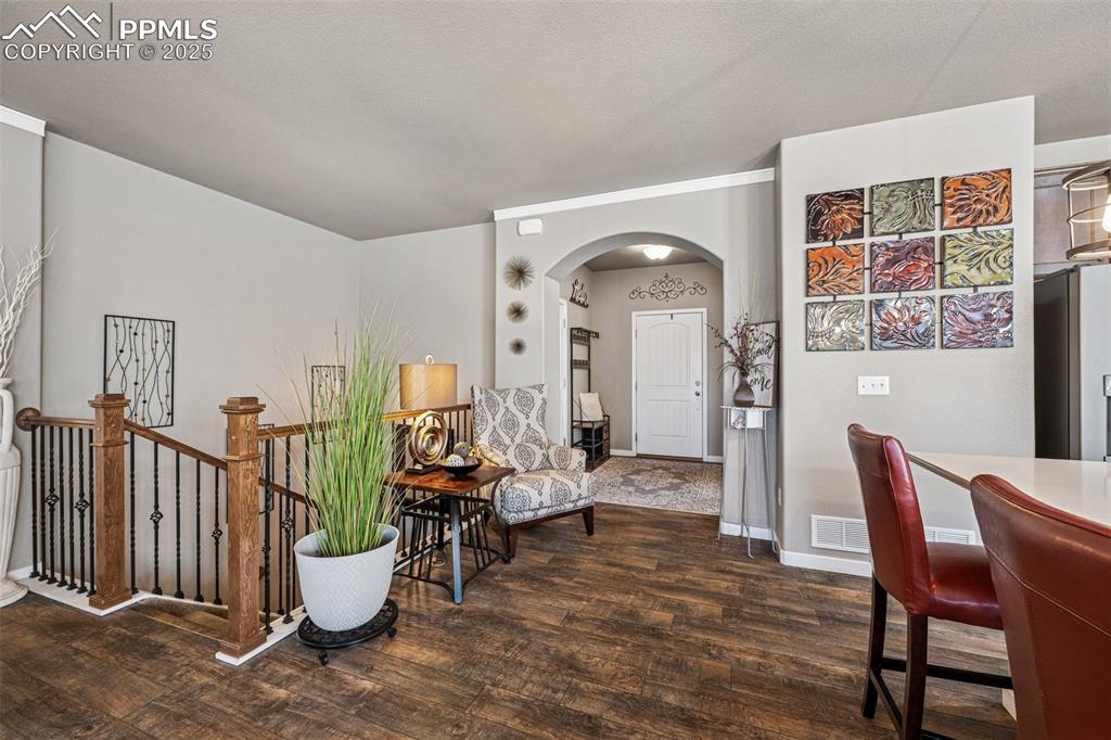 Image 5 of 31: Entry