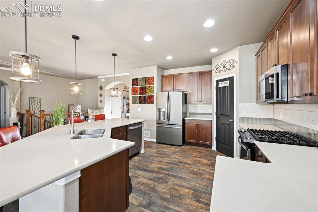 Image 7 of 31: Kitchen