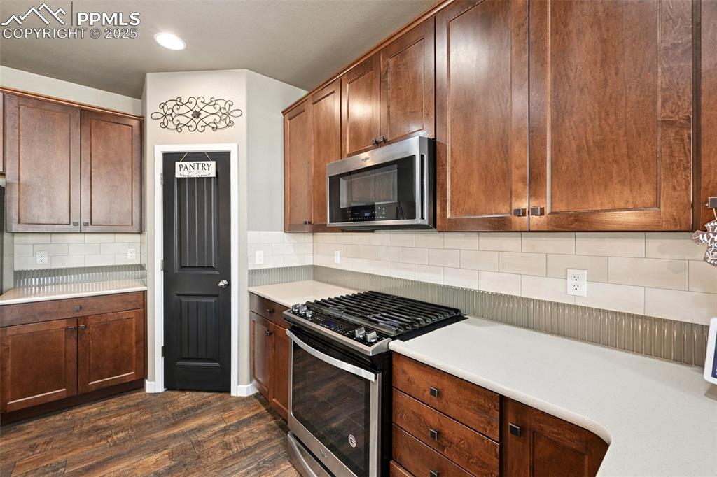 Image 8 of 31: Kitchen