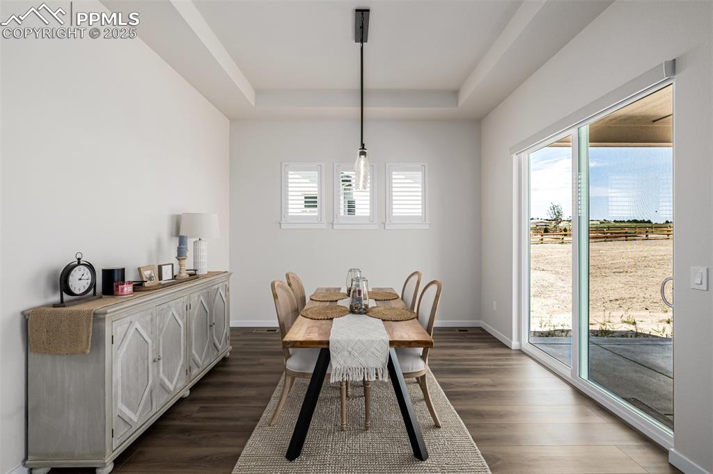 Image 14 of 48: Dining Area