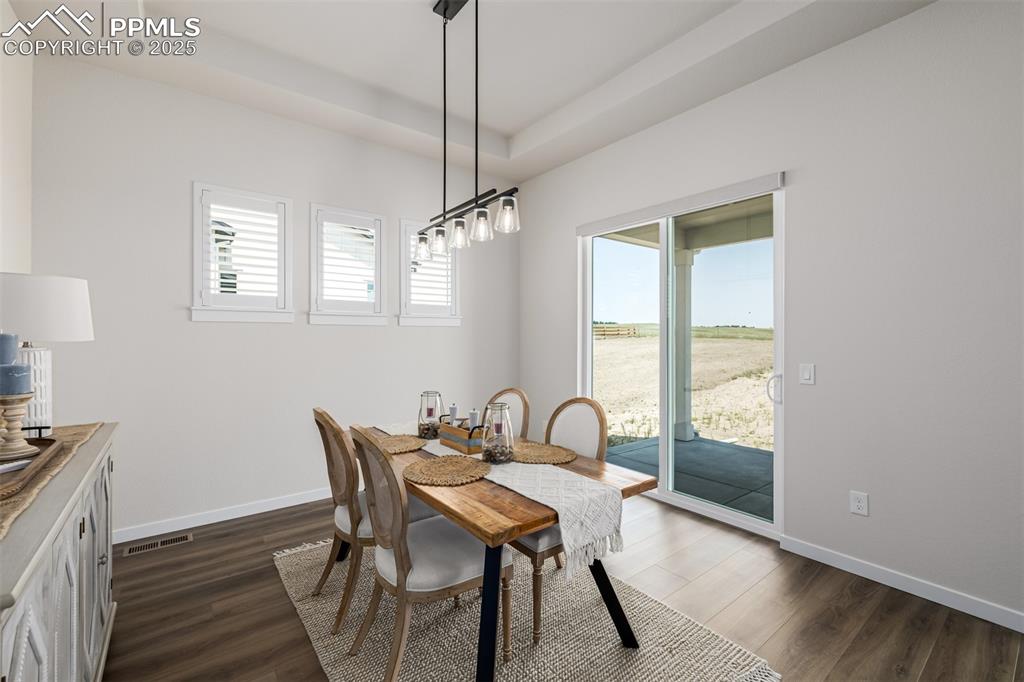 Image 15 of 48: Dining Area
