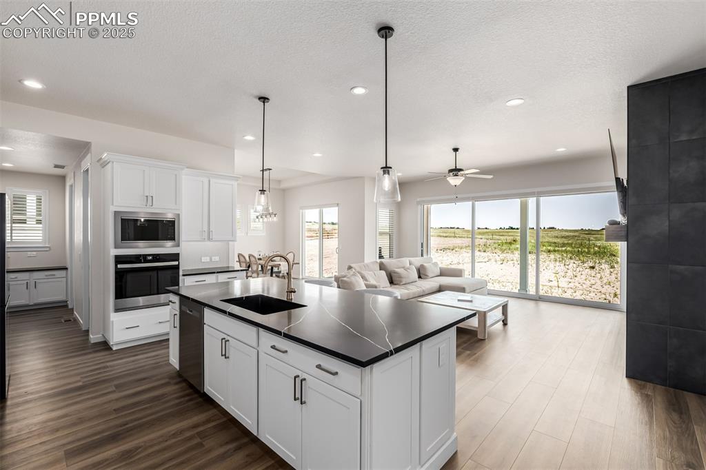 Image 16 of 48: Kitchen