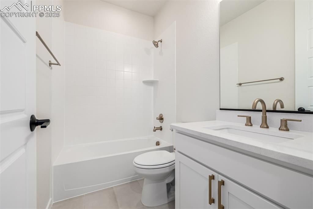 Image 37 of 48: Bathroom