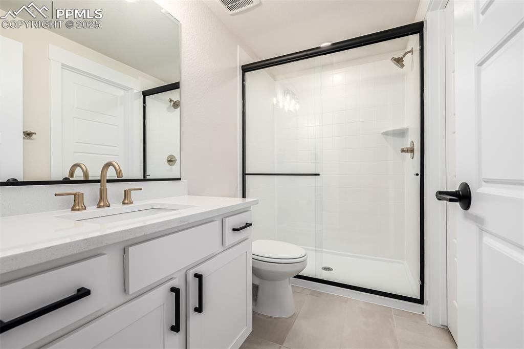 Image 42 of 48: Bathroom