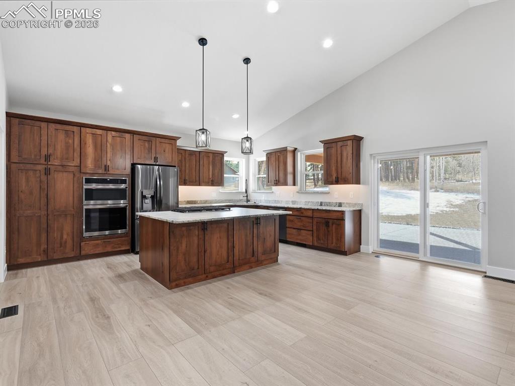 Image 13 of 46: Kitchen