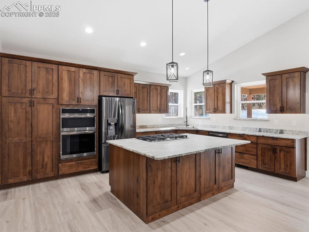 Image 17 of 46: Kitchen