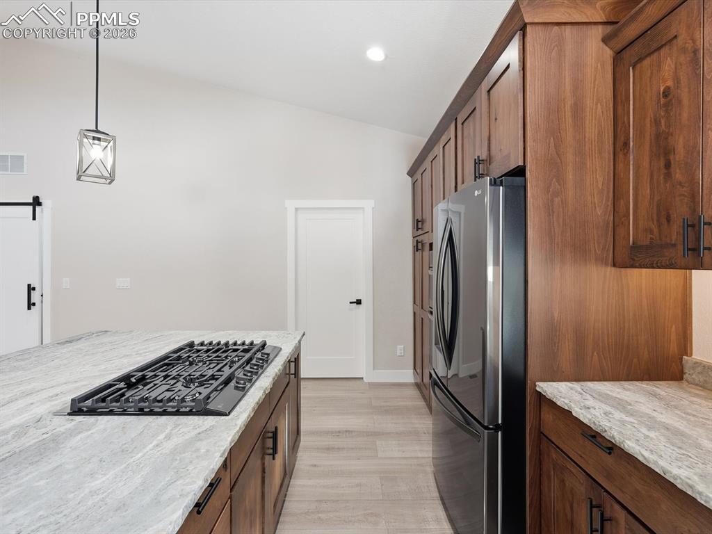 Image 20 of 46: Kitchen