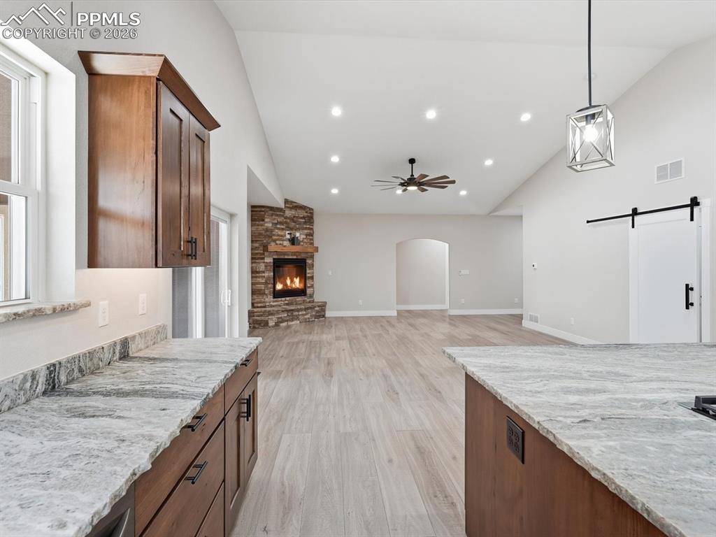 Image 21 of 46: Kitchen