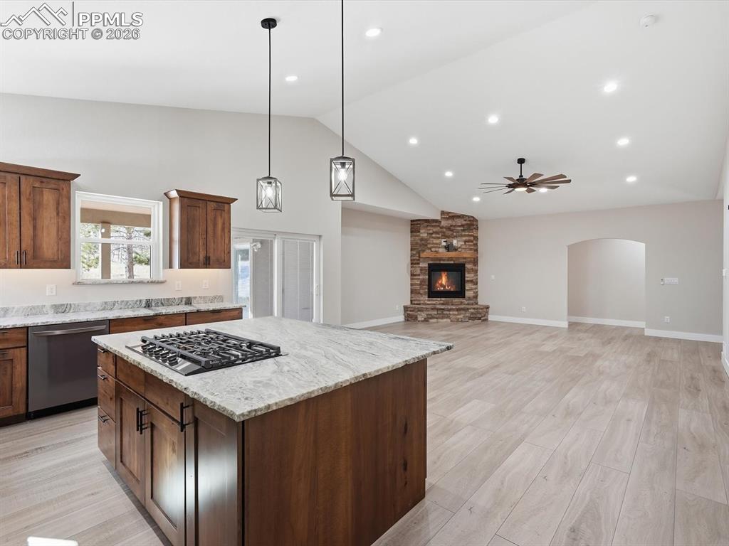 Image 24 of 46: Kitchen