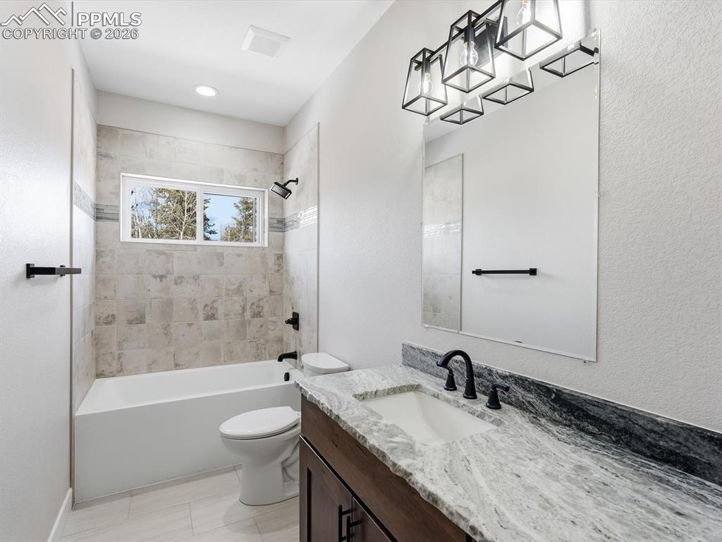 Image 28 of 46: Bathroom