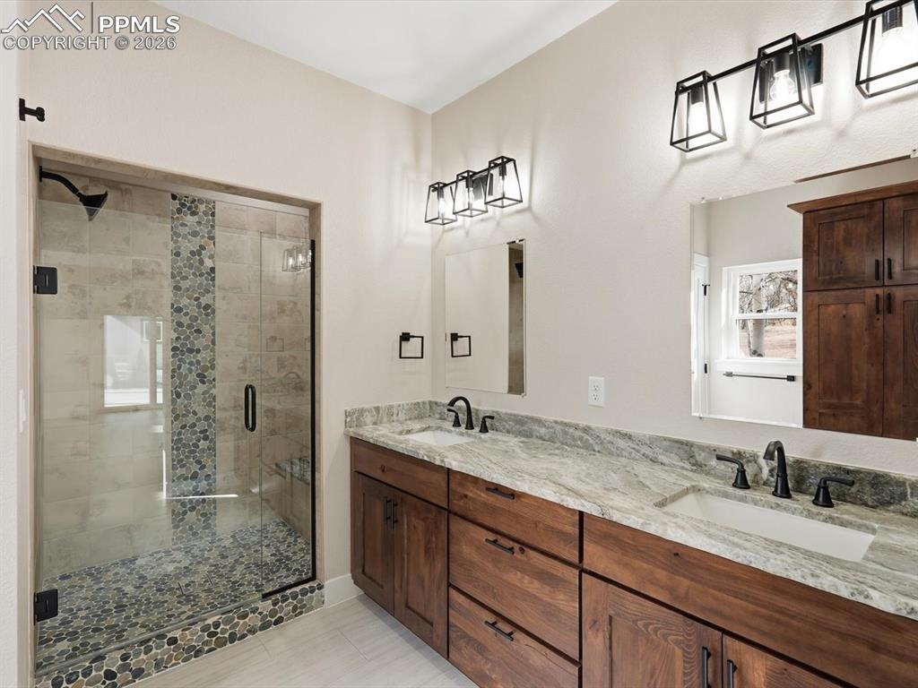 Image 36 of 46: Bathroom