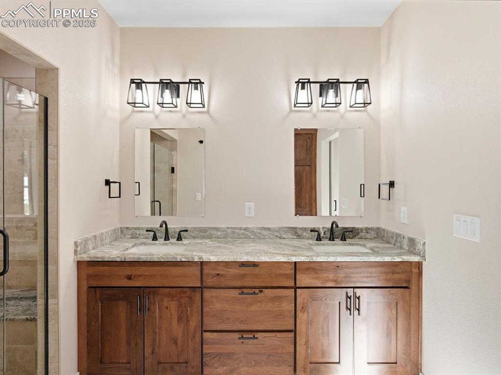 Image 37 of 46: Bathroom