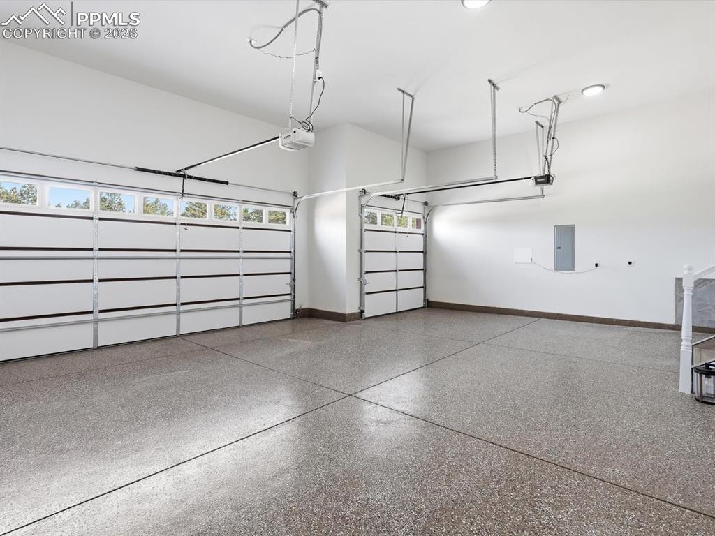 Image 41 of 46: Garage