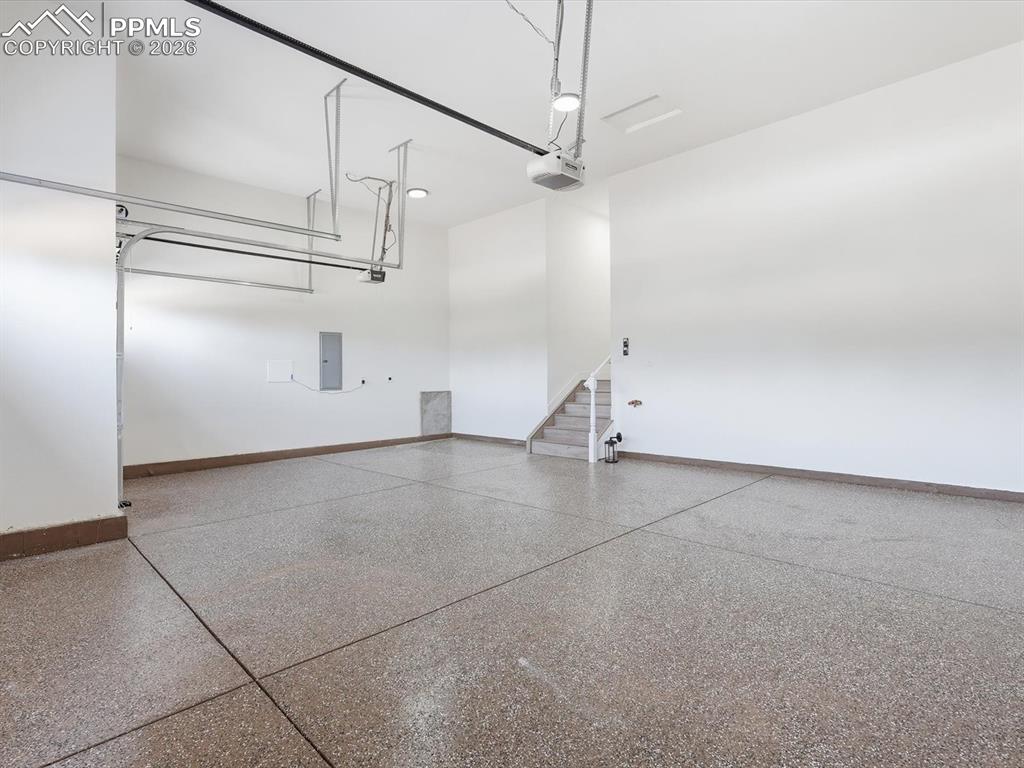 Image 42 of 46: Garage