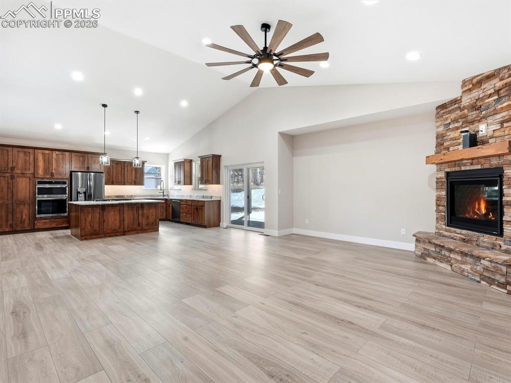 Image 7 of 46: Kitchen