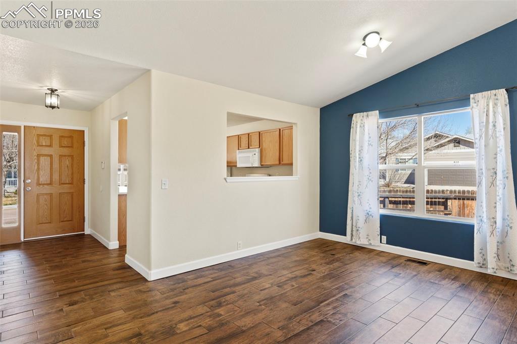 Image 13 of 36: Entry