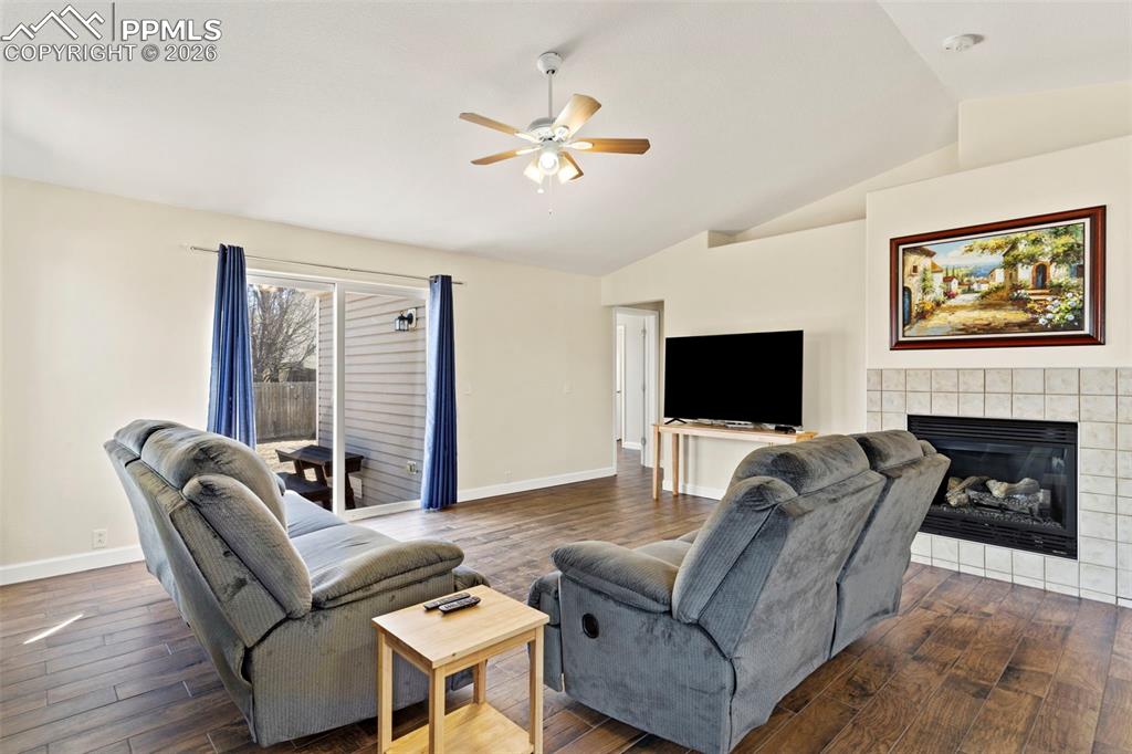 Image 17 of 36: Living Room